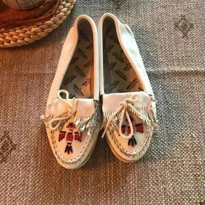 Women's Size 10 Vintage Minnetonka White Leather Beaded Moccasins